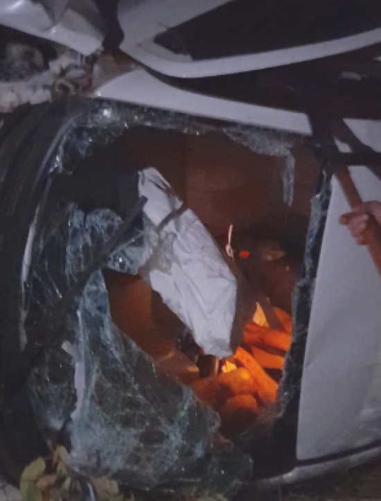 Acidente entre carro e motocicleta deixa duas pessoas mortas