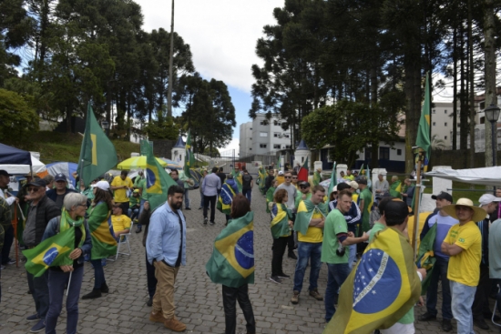 Comandantes militares condenam restrições a direitos de manifestantes