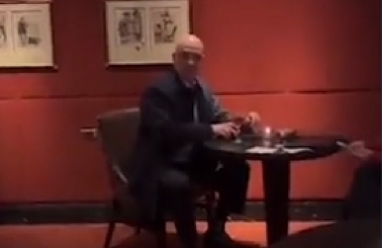 Vídeo: manifestante hostiliza Moraes em restaurante de Nova York