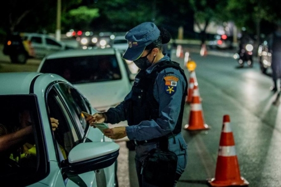 Blitz da lei seca prende um motoristas bêbados em Barra do Garças