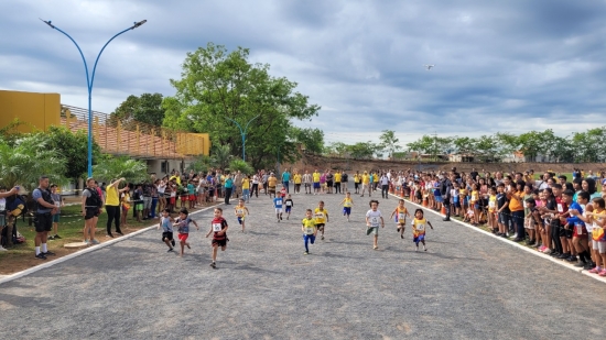 Dr. Adilson entrega nova pista de atletismo da Vila Olímpica