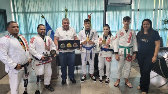 Dr. Adilson recebe atletas e paratletas de Barra do Garças campeões internacionais de Jiu-Jitsu