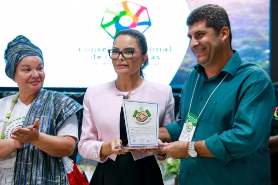 Primeira-dama de MT é homenageada no encontro das ouvidorias públicas do Brasil