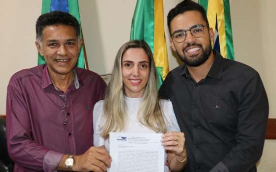 Aprovada em concurso toma posse na Câmara de Vereadores de Barra do Garças
