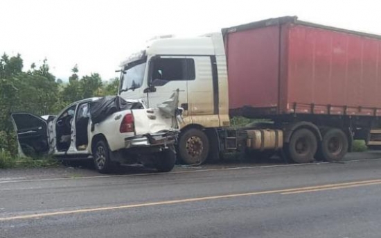 Acidente entre Hilux e duas carretas deixa feridos na BR-070, entre Aragarças e Ponte Alta
