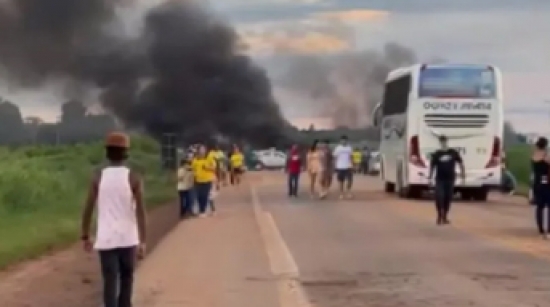 Bolsonaristas bloqueiam trechos da BR-163 em Mato Grosso