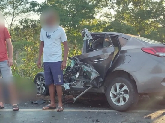 Empresário morre em acidente entre carro e caminhão
