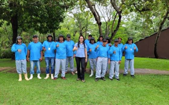 Prefeitura de Barra do Garças entrega kits de uniformes para colaboradores do Parque das Águas Quentes