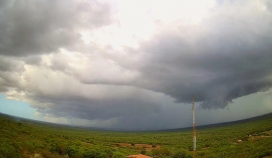 Calor e pancadas de chuva em todo o Brasil