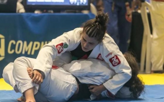 Endha Cristina representa Barra do Garças no Campeonato Europeu de Jiu-jitsu em Paris; vídeo