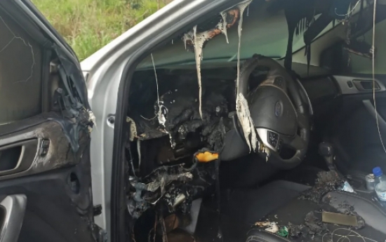 Caminhonete fica ‘derretida’ por dentro após ser atingida por raio em rodovia de Goiás