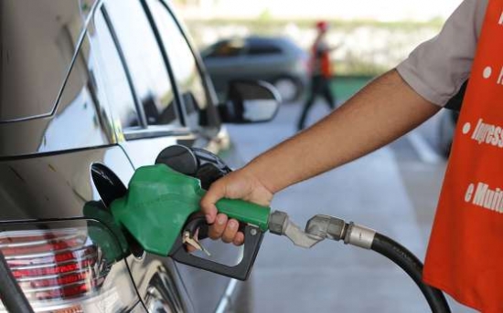 Petrobras aumenta preço da gasolina para as distribuidoras