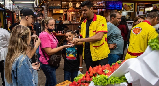 Confiança dos consumidores abre 2023 em queda, com pessimismo em relação aos próximos meses