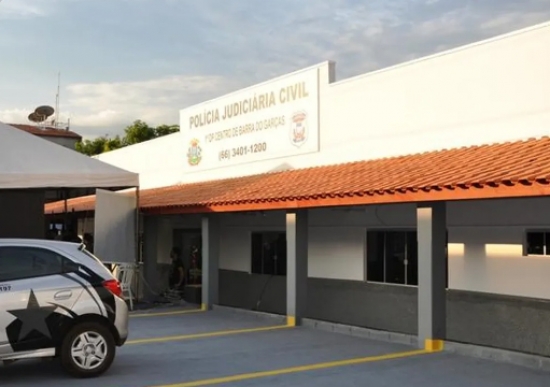 Jovem indígena é preso após tentar beijar à força mulheres em avenida de Barra do Garças
