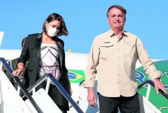 Bolsonaro acerta com médico que irá direto a hospital, quando vier ao Brasil