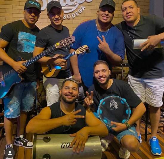 Integrantes de grupo de pagode ficam feridos em acidente com van na BR-364 em MT