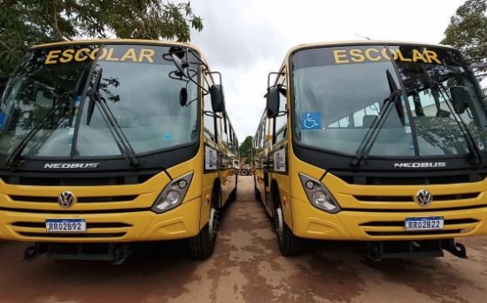 Vereadores participam de entrega de oito ônibus para frota escolar de Barra do Garças; vídeo
