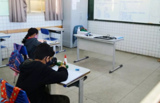 Lei que concede gratificação para professores e coordenadores é sancionada em Goiás; veja o que muda