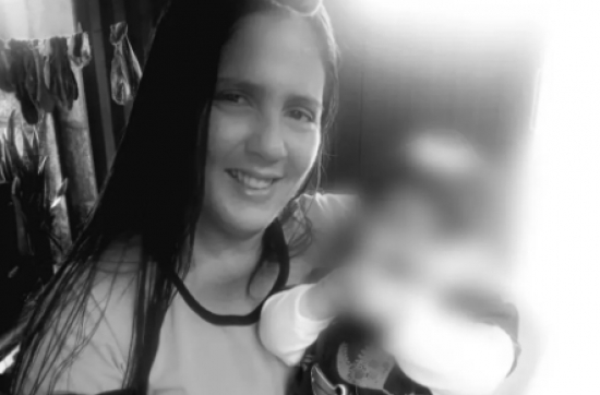 Mulher morre após levar choque em tomada de extensão, dizem bombeiros