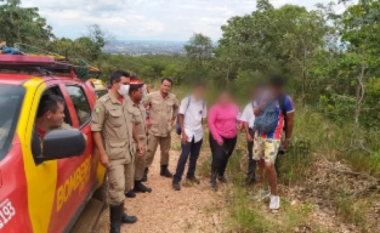 Quatro pessoas são resgatadas após se perderem durante trilha na Serra das Areias