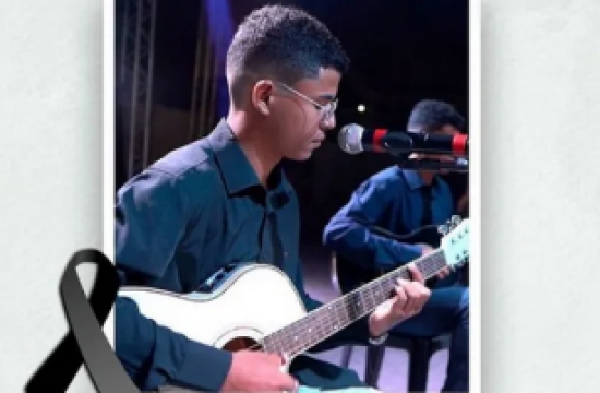 Cantor sertanejo de 17 anos morre após ser atingido por raio em fazenda