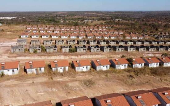 Prefeito vai pedir a Lula retomada das obras de casas populares em Barra do Garças