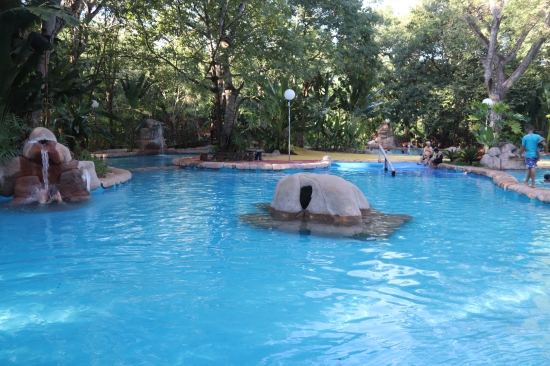 Conheça destinos brasileiros que oferecem águas termais quentinhas e relaxantes