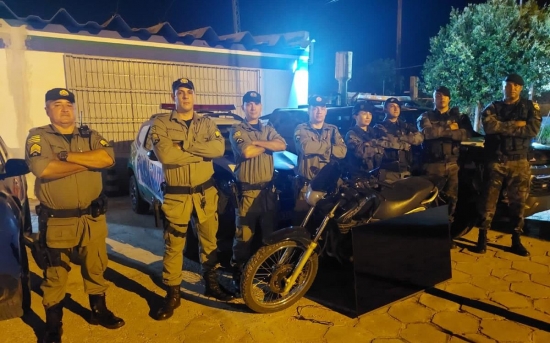 Dupla é presa após arrombar casa e furtar moto e televisão em Barra do Garças
