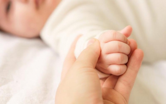 Bebê recém-nascido engasga com leite materno e morre em UPA