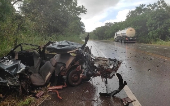Duas pessoas morrem após acidente com caminhão na GO-080, dizem bombeiros