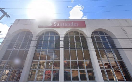 Banco é condenado a indenizar cliente por demora em fila, em Anápolis