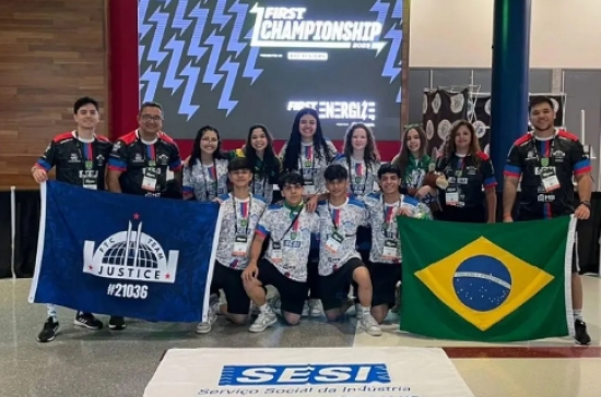 Alunos goianos são premiados em mundial de robótica nos EUA com robô inspirado no Batman