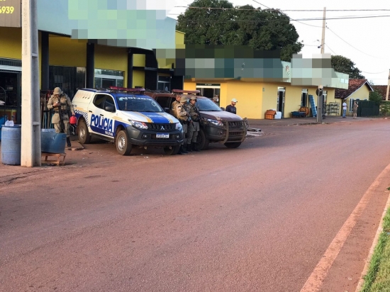 Suspeitos de integrar grupo que atacou Confresa (MT) fizeram família refém por mais de 8h antes de morrerem em confronto com a PM