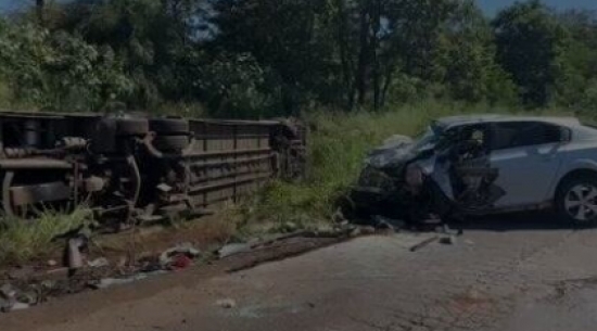 Ônibus que bateu de frente com carro e deixou 3 mortos e 40 feridos tinha como destino Trindade