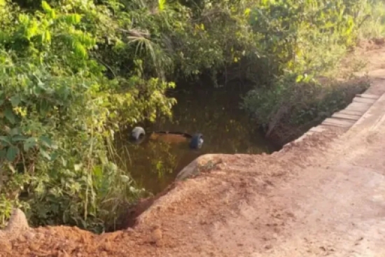 Duas pessoas morrem após carro cair de ponte e ficar submerso em MT