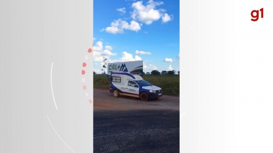 Ambulância socorre suspeito de atacar Confresa (MT) após troca de tiros com a polícia