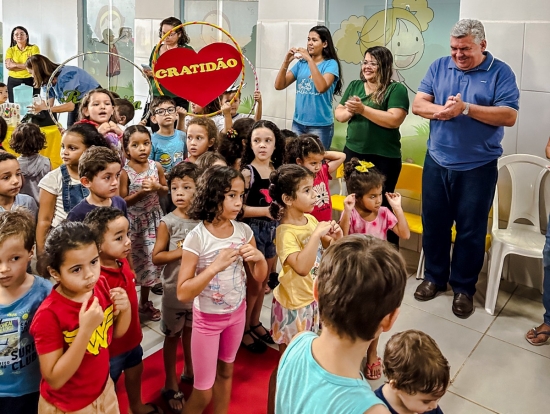 Prefeitura entrega kits de material escolar em mais dois centros de ensino de Barra do Garças
