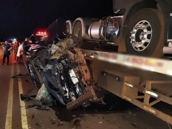 Acidente entre carro e caminhão deixa dois mortos na BR-158 em MT