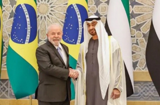 Governo Lula é cobrado a revelar gastos em viagem aos Emirados Árabes