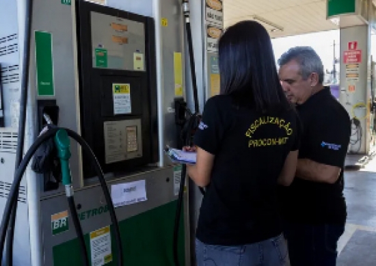 Senacon cria canal para denunciar preços abusivos nos postos de combustíveis