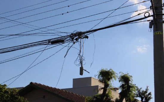 Projeto de lei obriga empresas de internet em Barra do Garças a remover cabos inutilizados