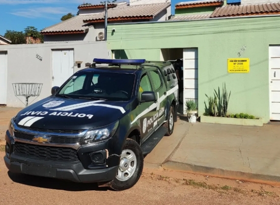 Advogada, bacharel em direito e PM são presos suspeitos de coagir clientes para contratar defesa em MT