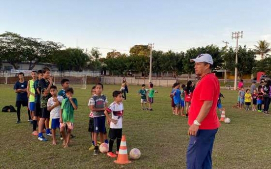 Projeto oferece aulas gratuitas de futebol para crianças em Barra do Garças
