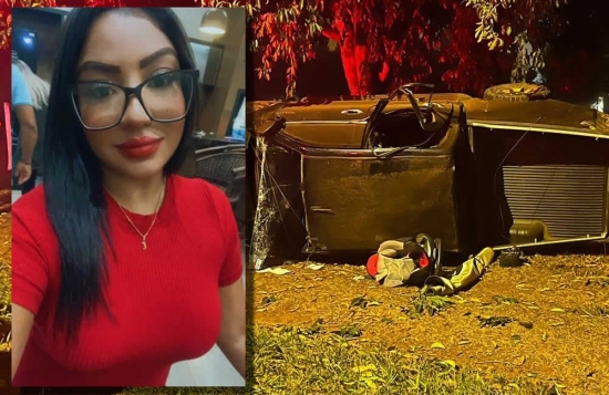 Jovem morre após ser arremessada para fora de veículo depois de caminhonete capotar e bater contra árvore