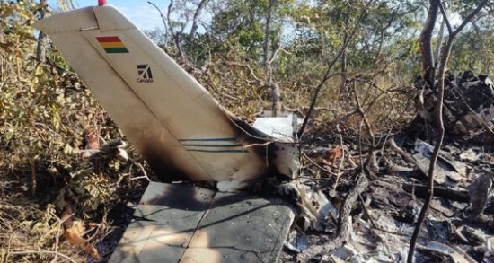 Avião carregando arma antiaérea cai em MT; piloto morre