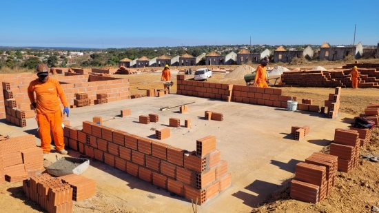 Prefeitura de Barra do Garças divulga 44 vagas de trabalho para as obras no Residencial Carvalho