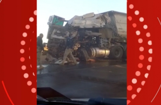 Duas carretas se envolvem em acidente na BR-163 em MT