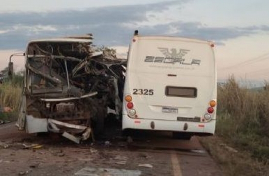 Acidente entre ônibus do frigorifico JBS mata trabalhadores na MT-430 em Confresa: Veja o vídeo