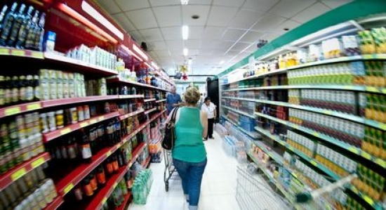 Proposta da reforma tributária encarece cesta básica em 60%, diz associação de supermercados