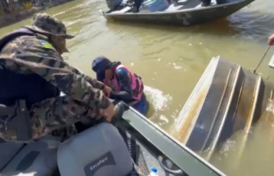 Canoa com três pessoas afunda entre Rio Araguaia e Rio Vermelho